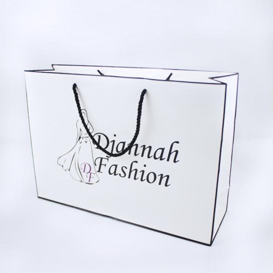 Custom printed clothes shopping paper bag with handles 